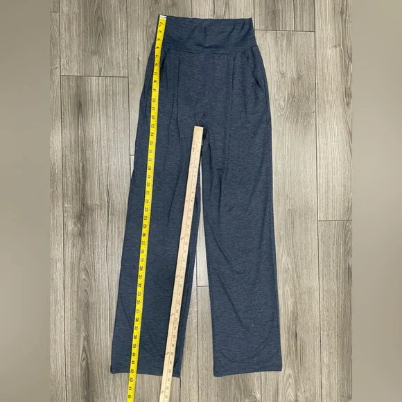 Vuori Lux At Ease Straight Leg Pants Size XS - Picture 3 of 12